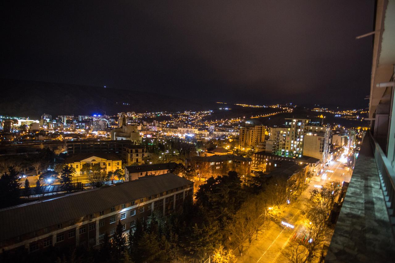 Spacious 2 Bedroom Apartment Tbilisi Exterior photo