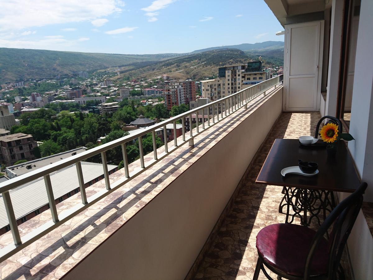 Spacious 2 Bedroom Apartment Tbilisi Exterior photo